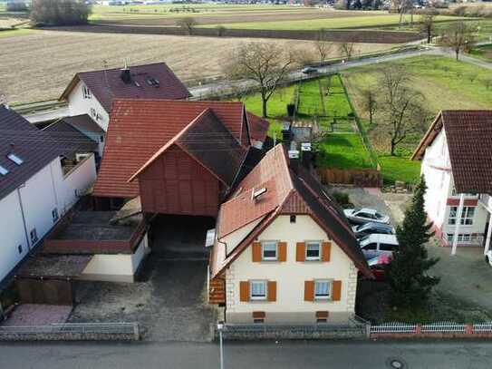 Ein.-Zweifam.-Haus mit Ökonomiegebäude und großem Grundstück