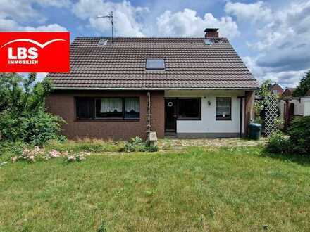 Einfamilienhaus mit Einliegerwohnung und Garage