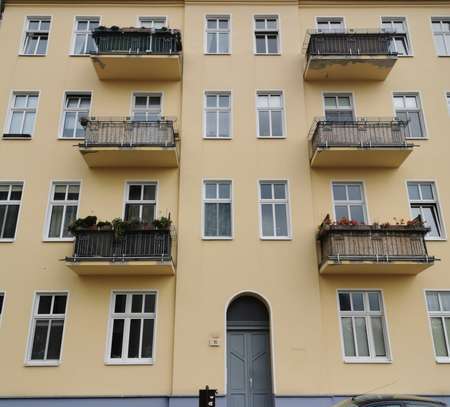 frisch renovierte, großzügig geschnittene 3-Raumwohnung mit Balkon und Einbauküche