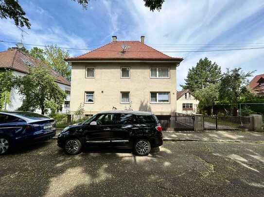 GERÄUMIGES, RENOVIERUNGSBEDÜRFTIGES EINFAMILIENHAUS MIT GROßEM GRUNDSTÜCK IN ZENTRUMSNAHER LAGE