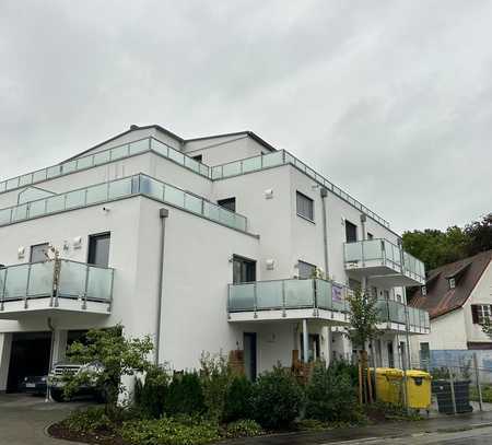 Geschmackvolle Wohnung mit drei Zimmern sowie Balkon und Einbauküche in Schrobenhausen