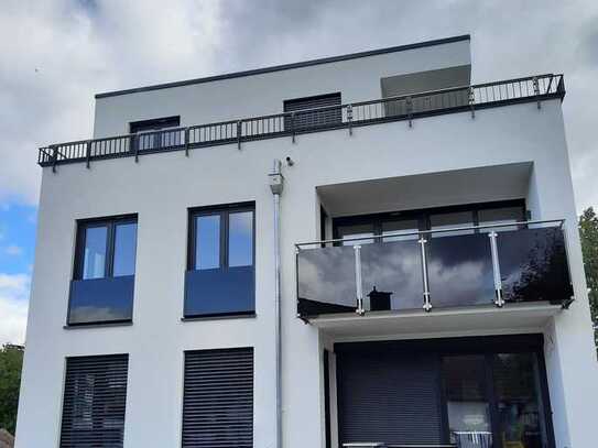 Neue, helle und hochwertige 3 Zimmerwohnung mit Balkon