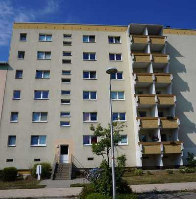 Unrenovierte 2-Zimmer-Wohnung mit Balkon im Ostseeviertel