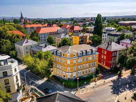 Vollvermietetes MFH mit großen Balkonen und Stellplätzen. Investment mit Potential in DD-Cotta!