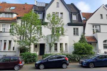 Individuelle Maisonette-Wohnung in stilvollem Altbau in Köln-Weidenpesch