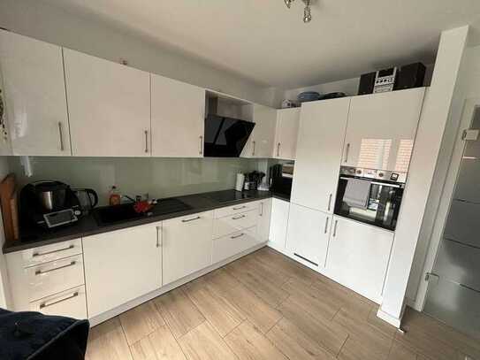 Moderne, helle 3-Zimmer-Wohnung mit Einbauküche und Südbalkon