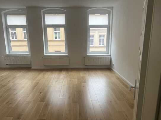 Erstbezug nach Sanierung mit Balkon: Geschmackvolle 3-Zimmer-Wohnung mit geh. Innenausstattung