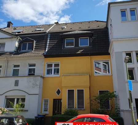 E-Rüttenscheid nahe Girardetstr., Altbau (Whg. 1 v. 2) 3,5 R.-Whg., 1. OG, Loggia/Balk., Gart.nutz.