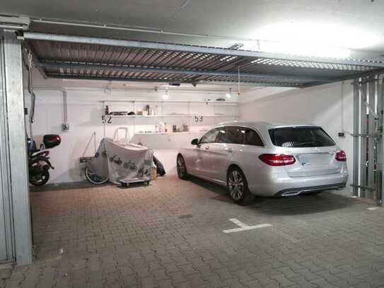 1 Tiefgaragenstellplatz (Garagen-Box) mit elektrischem Tor