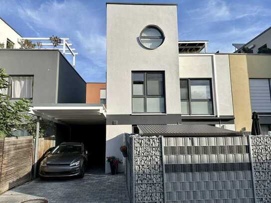 Kornwestheim - moderne Doppelhaushälfte (Baujahr 2008)
Energieeffizient, Dachterrasse, Stellplatz