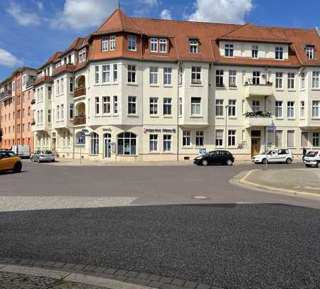 Familienfreundliche 3-Raum-Altbauwohnung mit Balkon in Magdeburg Stadtfeld Ost