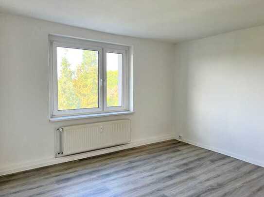 ++helle 2-Raumwohnung mit Wannenbad++