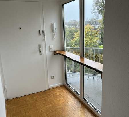 Bismarckviertel 3-Zimmer-DG-Wohnung mit Parkett und Balkon