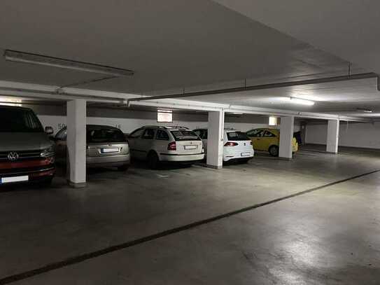 Leerstehender Tiefgaragenstellplatz in der Südvorstadt