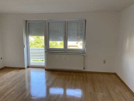 Freundliche und sanierte 3-Zimmer-Wohnung mit Balkon in Plattling