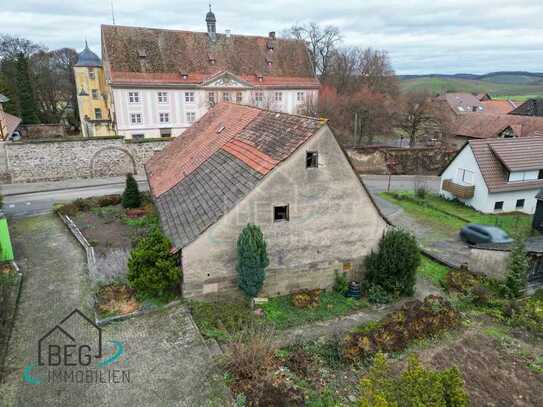 Grundstück mit Scheune am Renaissance-Schloss