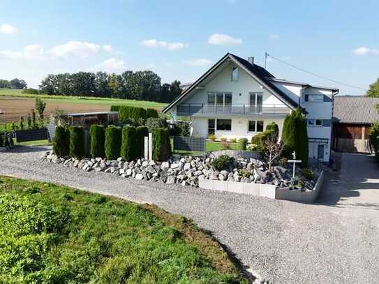 RUHE PUR! Top saniertes Zweifamilienhaus in ruhiger Lage bei Roggenburg