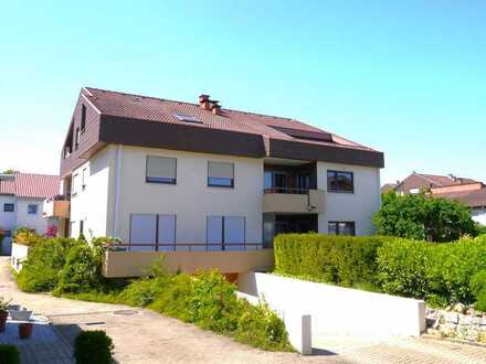 Maisonette-Wohnung mit großer Dachloggia, Balkon, offenem Kamin und TG-Stellplatz in Dettingen/Teck