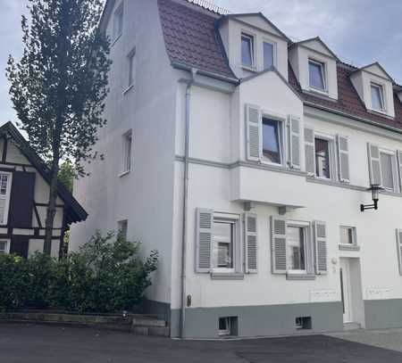 Exklusive, möblierte 2,5-Zimmer-Wohnung mit Balkon und EBK in Esslingen