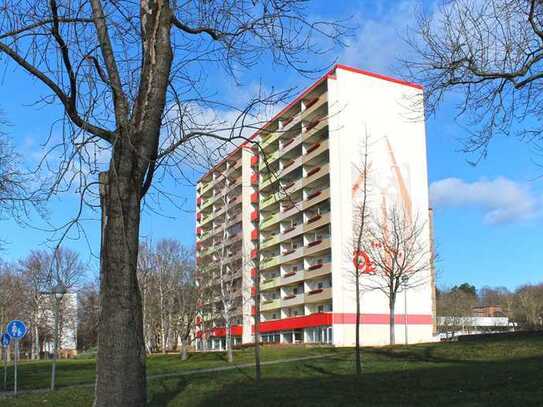 3-Raum-Wohnung mit großem Balkon und Aufzug