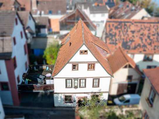 Einfamilienhaus mit historischem Charme und allen modernem Annehmlichkeiten in Zell a. Main!