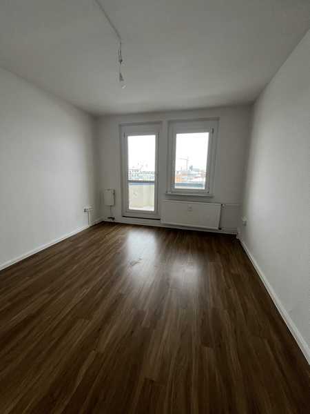 Sanierte 3-Raum-Wohnung mit Balkon in der 6. Etage!