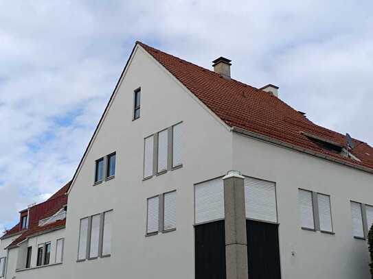 Stilvolle, gepflegte 3-Zimmer-Wohnung mit Loggia und Einbauküche in Weißenhorn