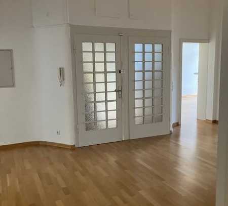 5-Zimmer-Wohnung im schönen Westend!