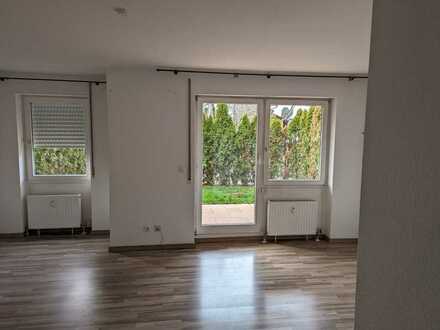 2-Zimmer-EG-Wohnung mit Terrasse, eigenem Garten, EBK und Außenstellplatz