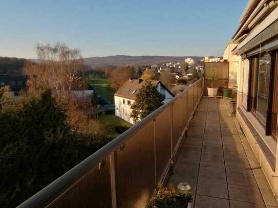 3-Zimmer-Penthouse-Wohnung mit Taunusblick nahe S-Bahn in Friedrichsdorf-Seulberg