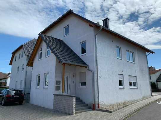 **Solide Rendite - 30.000 € jährliche Kaltmiete**Duplexhaus - Modern, schick & gepflegt**