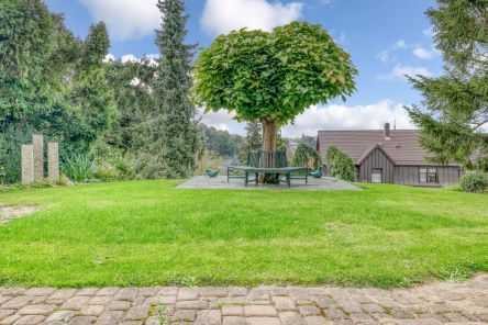 Möblierte 2 Zimmer-Wohnung mit Einbauküche, neuem Dusch-Bad, Terrasse und Gartenanteil zu vermieten