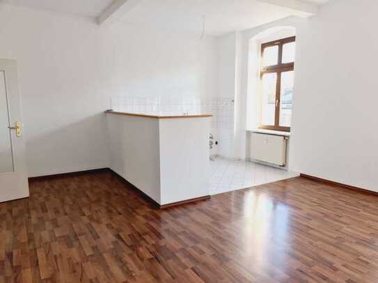 Modernes Laminat - offene Küche - im 3.OG - frei ab 1.5.25