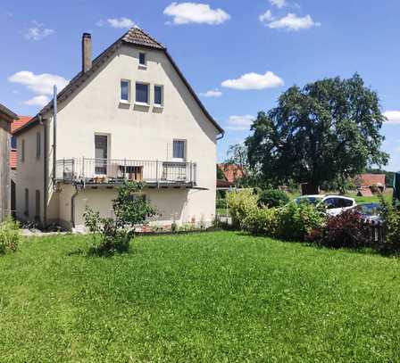 Schönes lichtdurchflutetes Zweifamilienhaus mit Garten