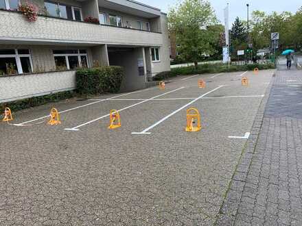 Stellplatz mit Absperrbügel zu vermieten.