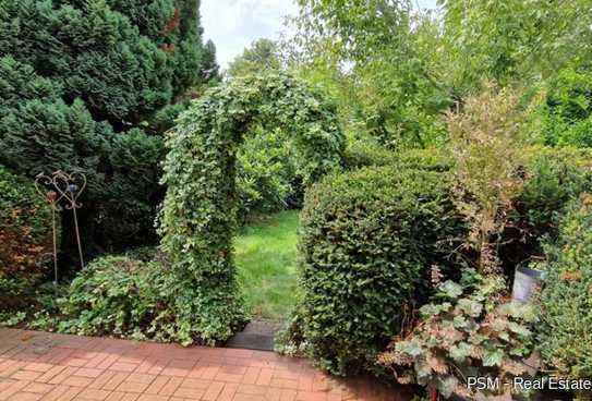 Exklusive Doppelhaushälfte mit Terrasse, Garten und Garage in bevorzugter Lage.