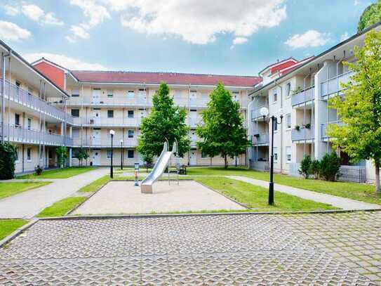 Merseburg Fliegerstädtchen - ruhige und geräumige 2-Zimmer-Wohnung mit Lift, Balkon und Laminat