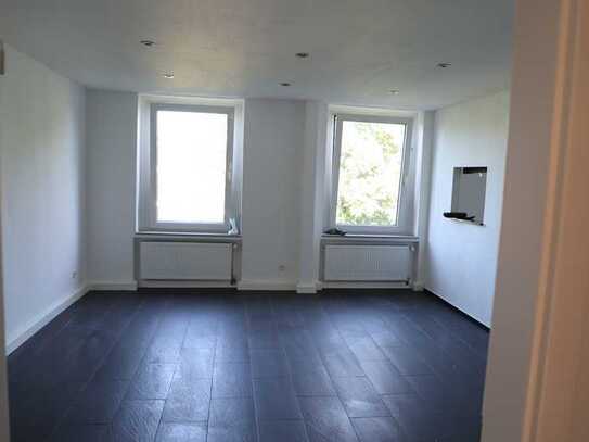 Schicke 4 Zimmer Wohnung mit Balkon in schöner Südstadt