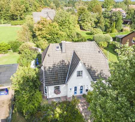 Traumhaftes Weiß-Klinker-Haus mit Friesengiebel