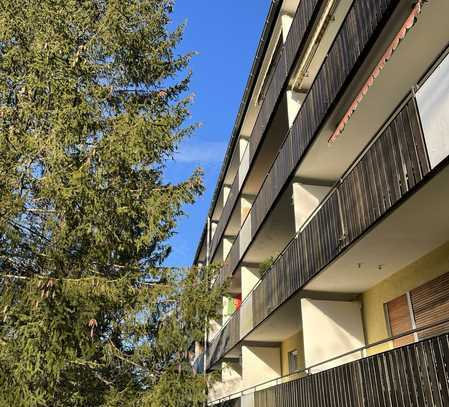 Geschmackvolle, gepflegte 2-Zimmer-Wohnung mit Balkon und Einbauküche in München Berg am Laim