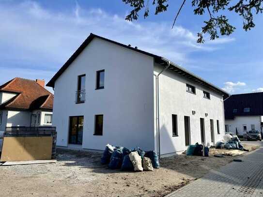 Moderne Doppelhaushälften zur Miete in Brieselang - Erstbezug