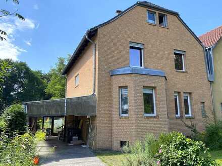 Mehrfamilienhaus mit 2-3 Wohnungen (mit 5-Jahres-Wohnrecht für 1 Wohnung), Vollkeller und Remise