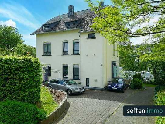 Mitten in Olpe: Voll-vermietetes, charmantes Altbau-3FH bietet sicheres Invest