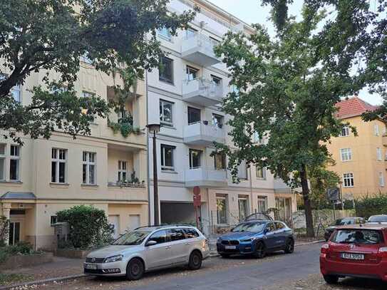 5-Raum-Wohnung nahe Schlosspark mit 3 Balkonen, Gemeinschaftsgarten und -dachterrasse