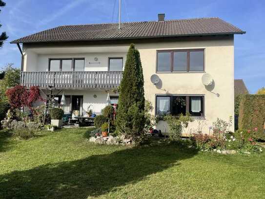 Modernisierte Wohnung mit fünf Zimmern und Balkon in Rennertshofen