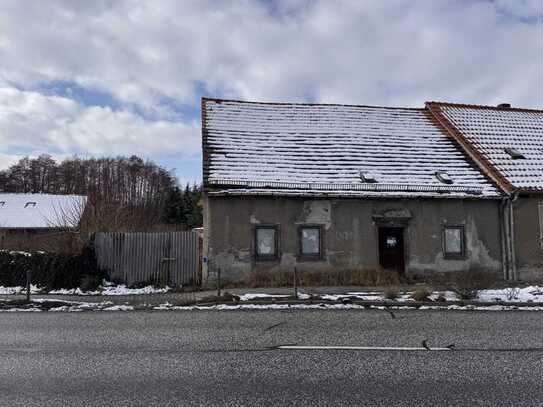 Sanierungsbedürftiges Haus mit großen Hof