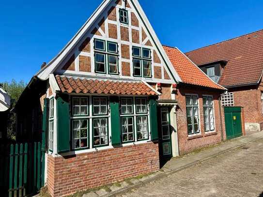 Ein Juwel im Herzen der Altstadt mit Medemgrundstück, Garage und eigenem Bootssteg zu verkaufen