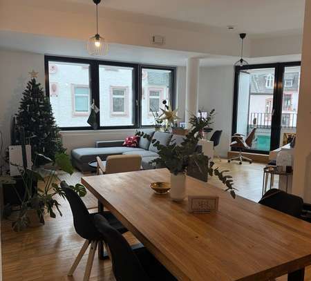 Geschmackvolle 2-Raum-Loft-Wohnung mit gehobener Innenausstattung mit Balkon und EBK in Frankfurt