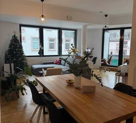 Geschmackvolle 2-Raum-Loft-Wohnung mit gehobener Innenausstattung mit Balkon und EBK in Frankfurt