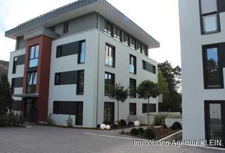 PREMIUM-Wohnhaus mit
hellem Souterrain und schöner Sonnenterrasse.